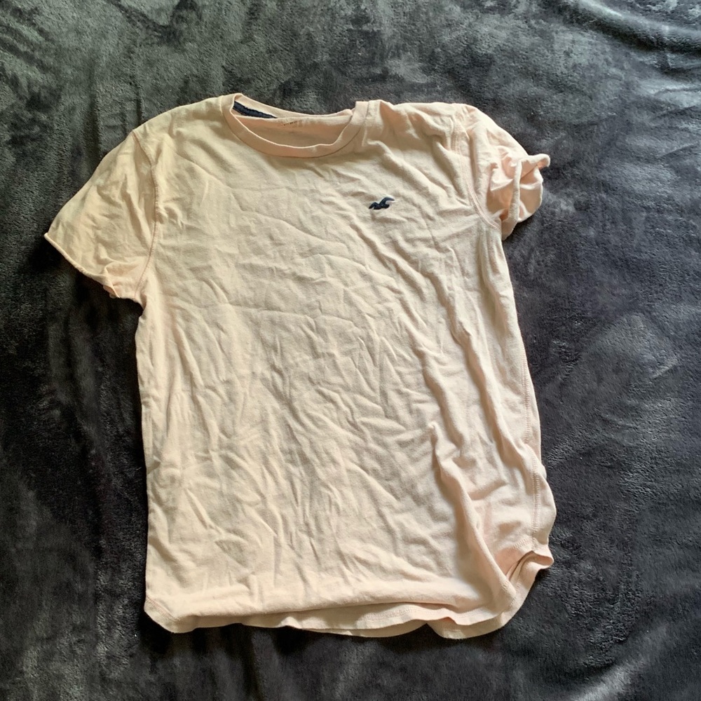 Men’s Hollister scallop/hem tee